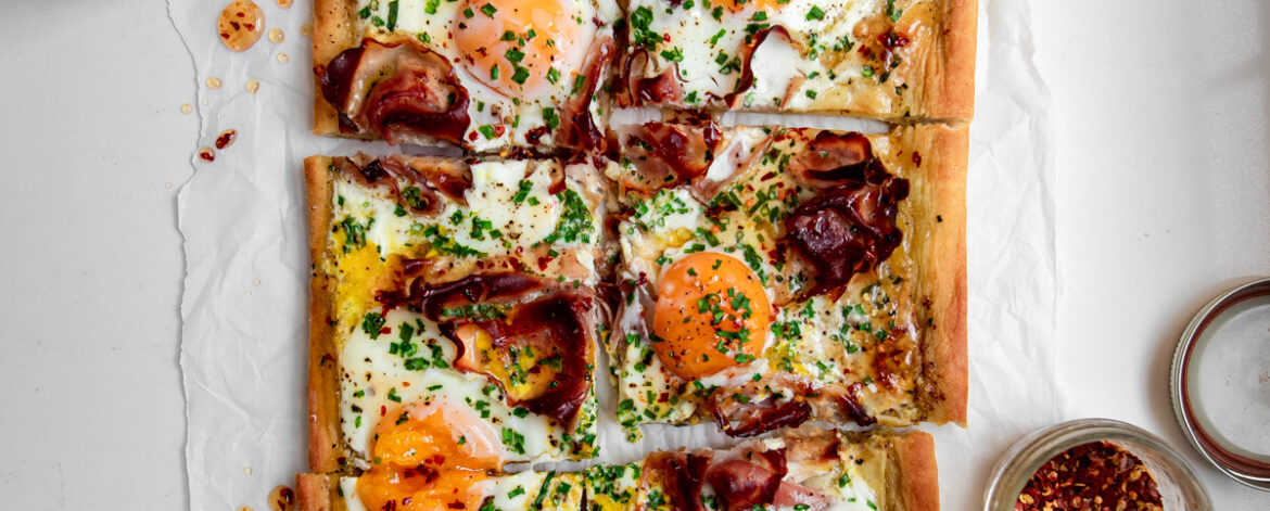 Croque Madame Breakfast Pizza